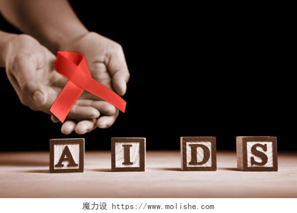 手举行红丝带艾滋病字母方块